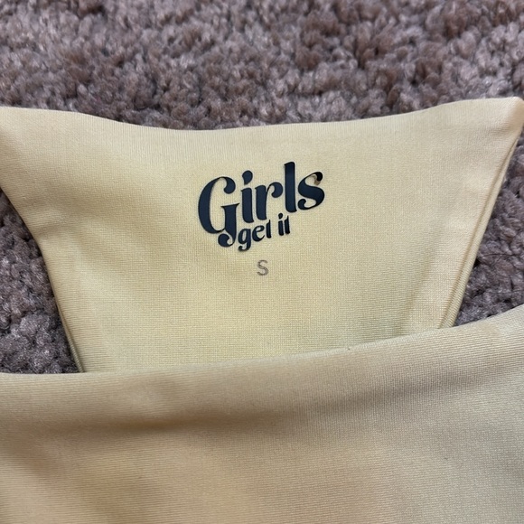 🍋 Baby yellow micro string swim bottoms 🍋 - Picture 3 of 4